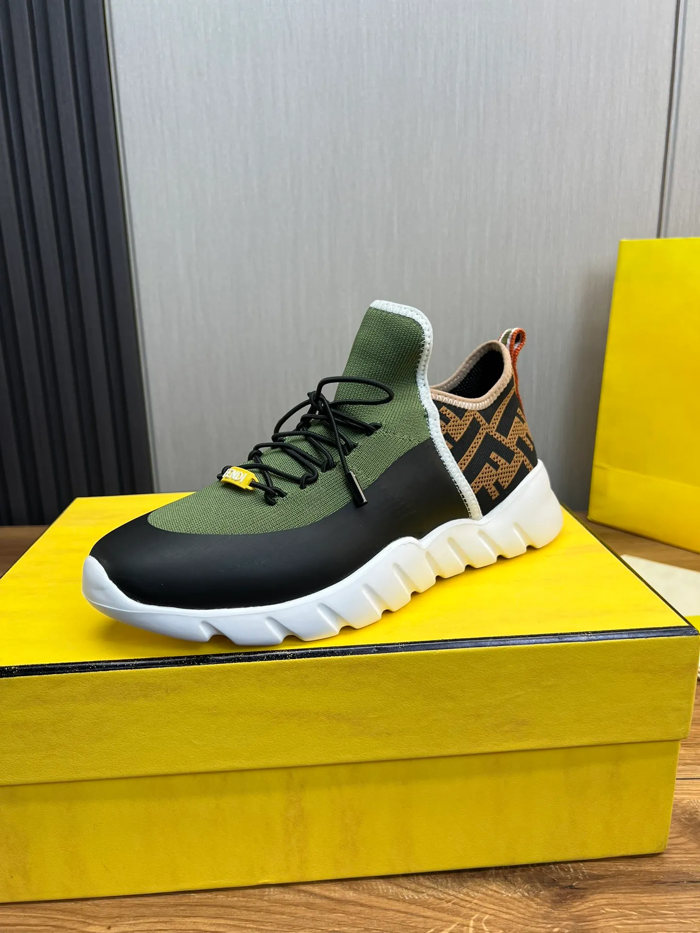 Men's shoes💰680💰 ＦＥＮＤＩ. Fendi🔍Top purchasing agent🇮🇹 The new and popular counter of the popular street boy monster has original factory configuration, original fly-knit fabric imported from Italy, high-quality printing technology, imported water-dyed cowhide with breathable mesh lining, breathable and comfortable, soles: original factory special soles are super comfortable, original factory single goods 🔍high quality, you can enter and leave the counter at will, welcome to compare, code number 39-44 (can be ordered 38.45.46)